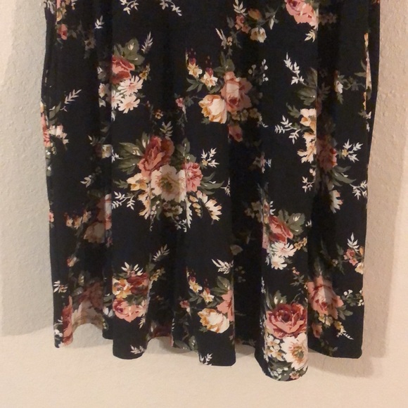 Plus size dress with pockets - Picture 3 of 4